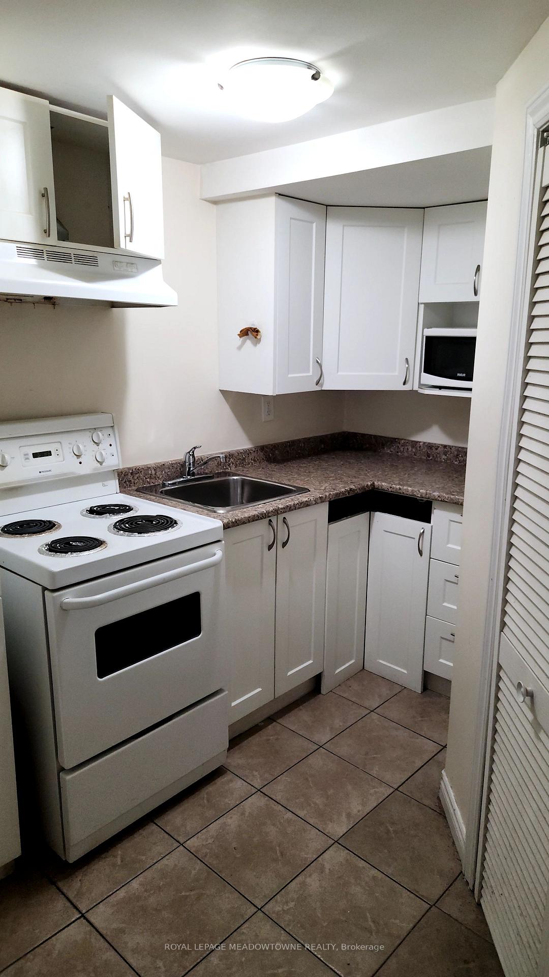 Photo 31 of 43 Devonsleigh Drive, Brampton, Fletcher's Meadow — HOMEH