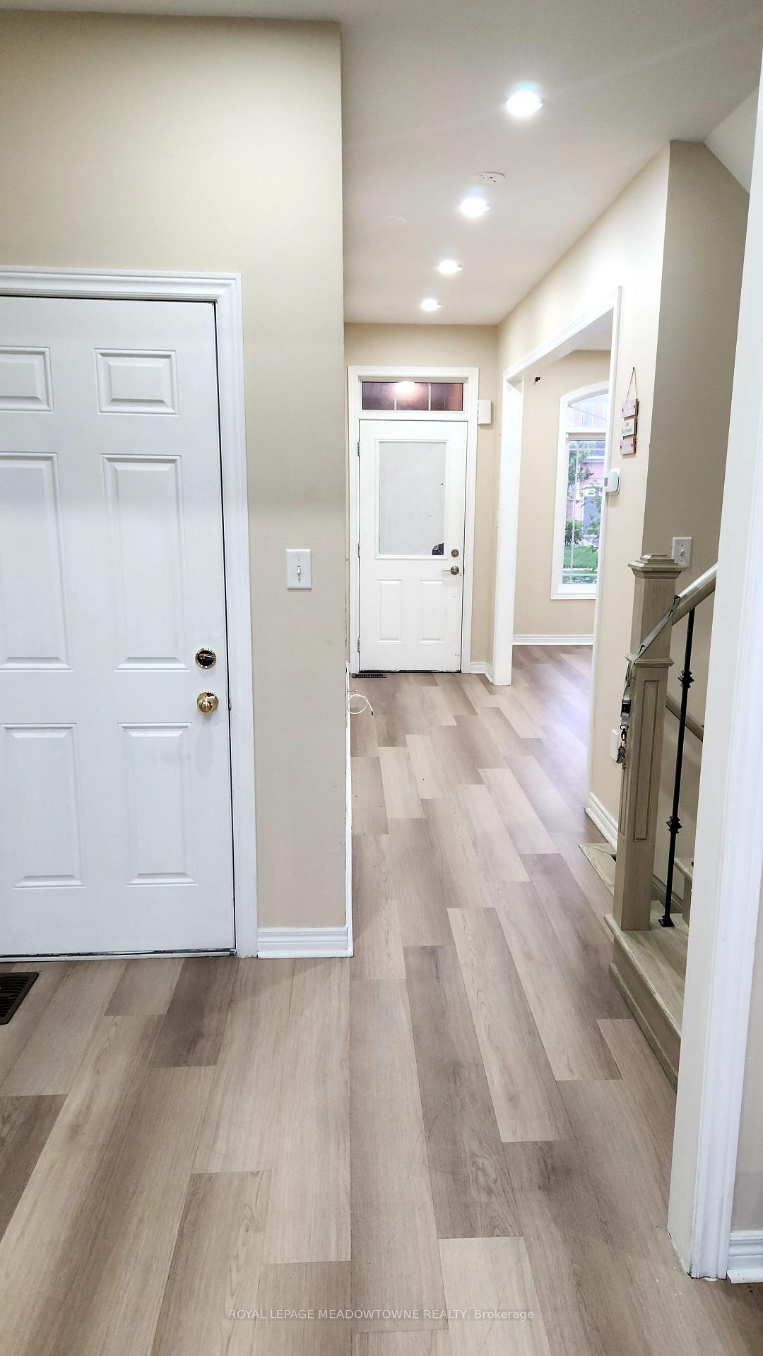 Photo 8 of 43 Devonsleigh Drive, Brampton, Fletcher's Meadow — HOMEH