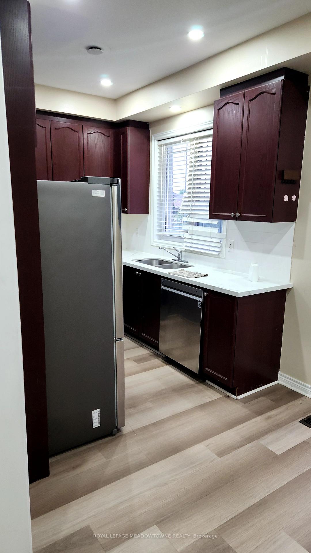 Photo 24 of 43 Devonsleigh Drive, Brampton, Fletcher's Meadow — HOMEH
