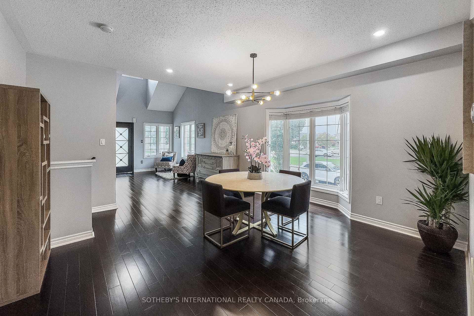 Photo 4 of 18 Harkness Drive, Whitby, Rolling Acres — HOMEH