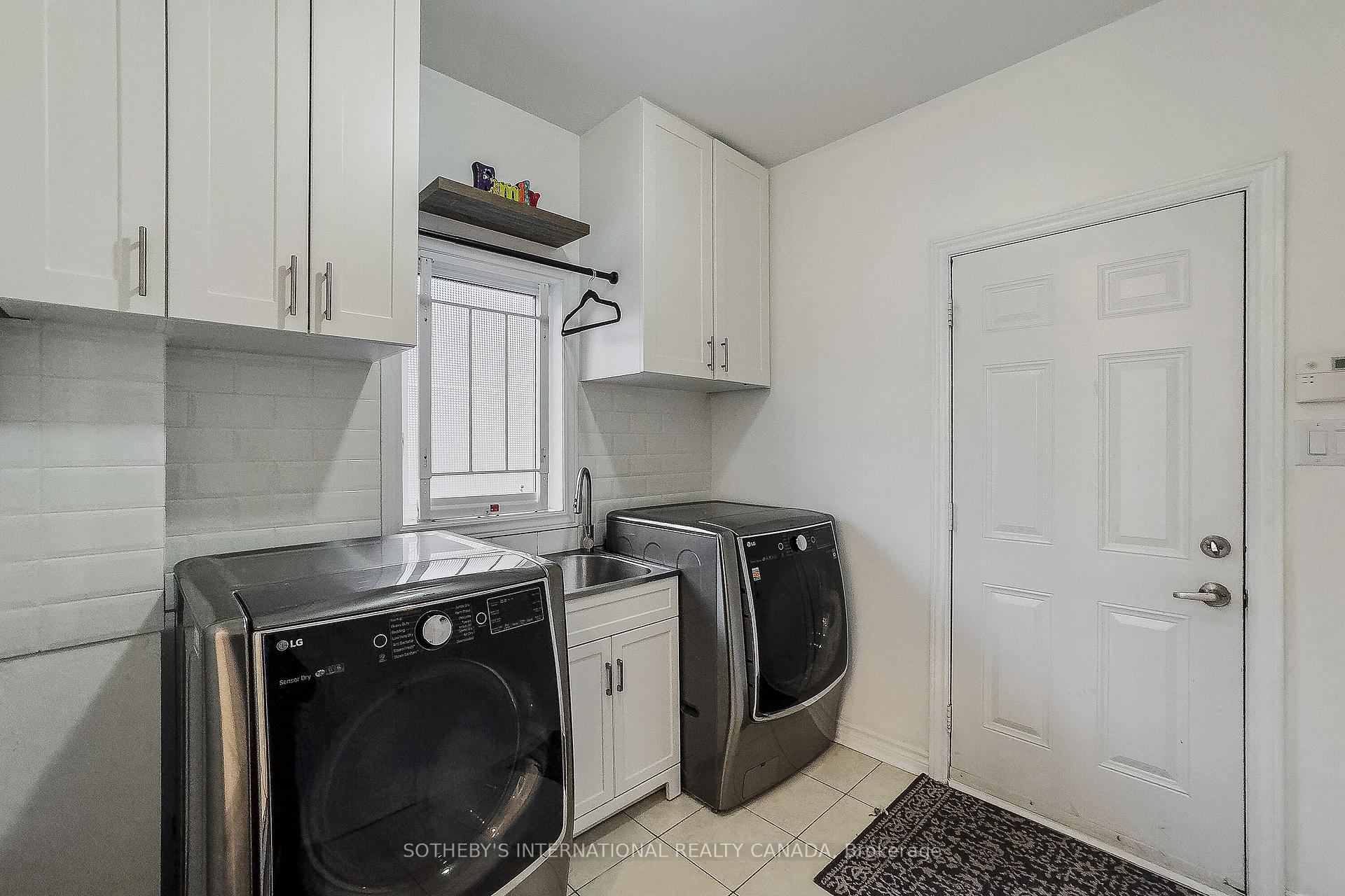 Photo 5 of 18 Harkness Drive, Whitby, Rolling Acres — HOMEH