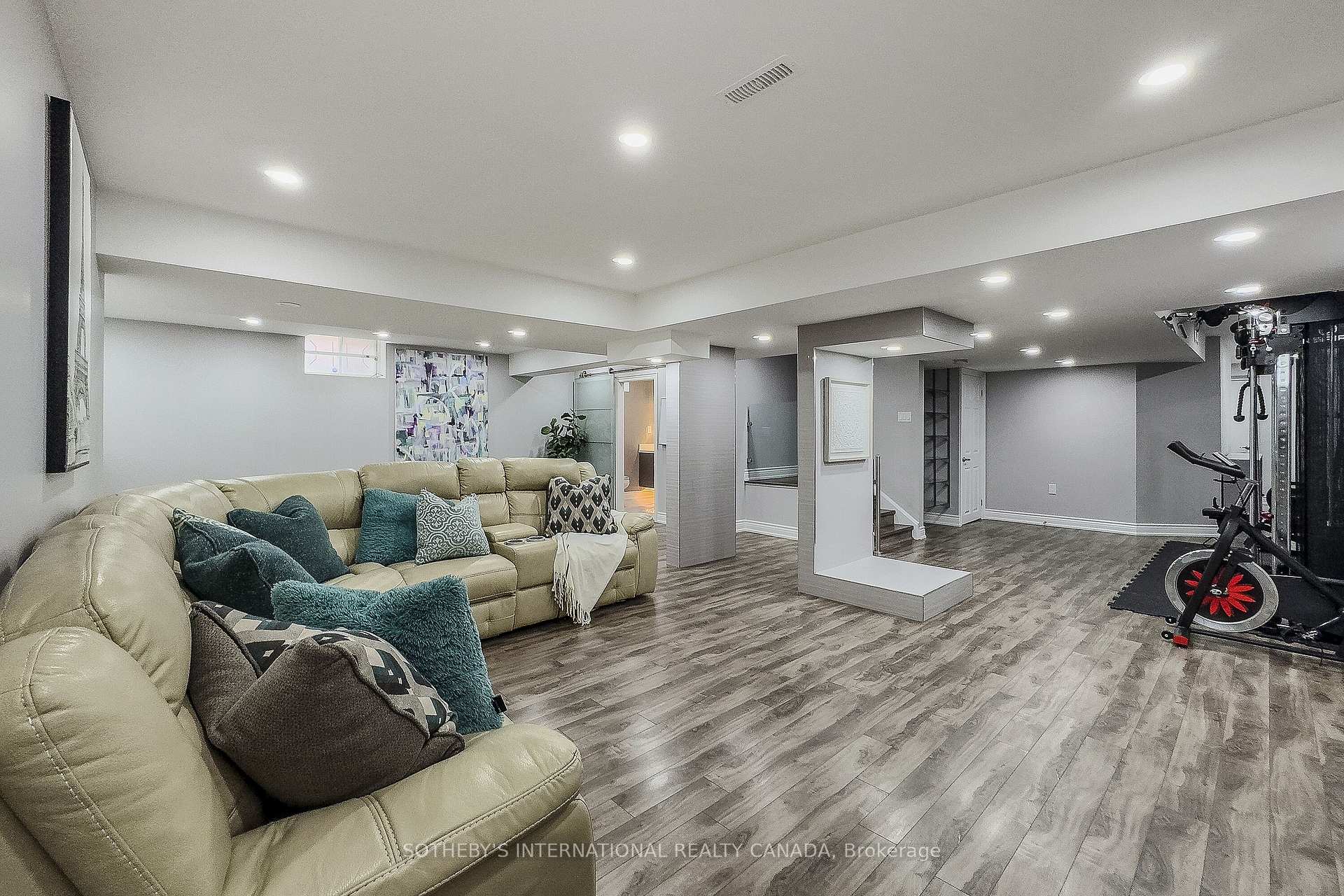 Photo 25 of 18 Harkness Drive, Whitby, Rolling Acres — HOMEH