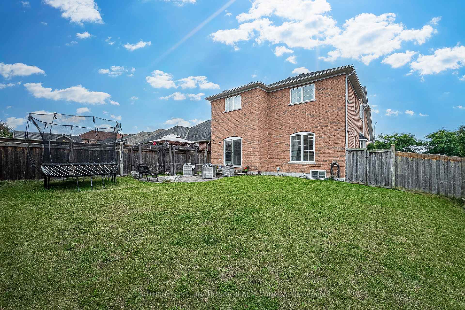 Photo 37 of 18 Harkness Drive, Whitby, Rolling Acres — HOMEH