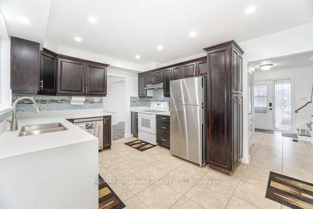 Photo 8 of 8 Garfield Crescent N, Brampton, Brampton North — HOMEH