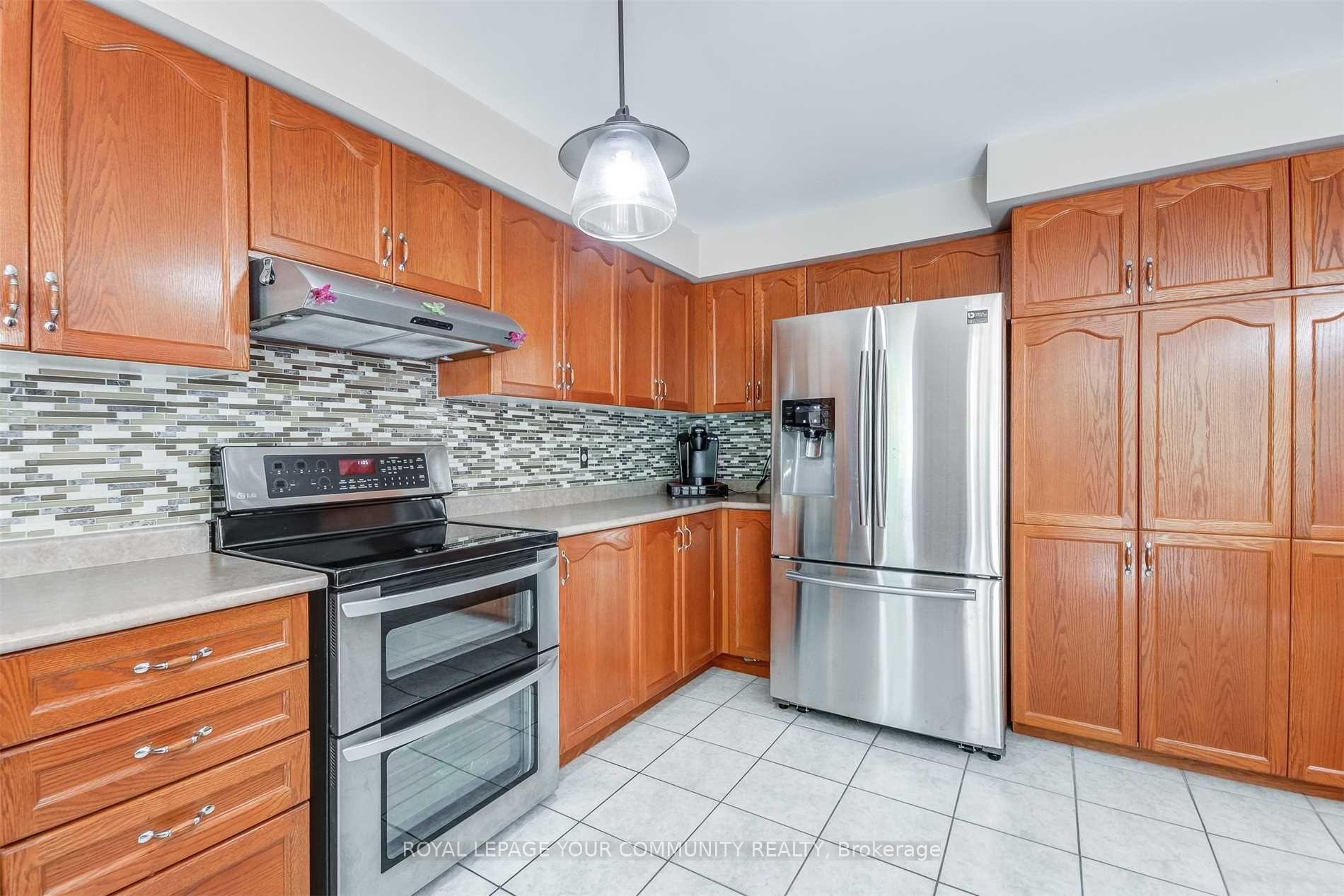 Photo 5 of 37 Giotto Crescent, Vaughan, Maple — HOMEH