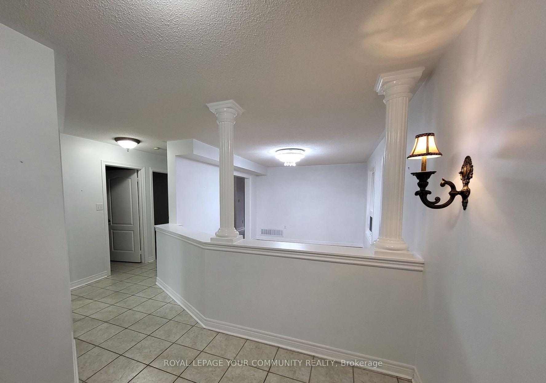 Photo 3 of 37 Giotto Crescent, Vaughan, Maple — HOMEH