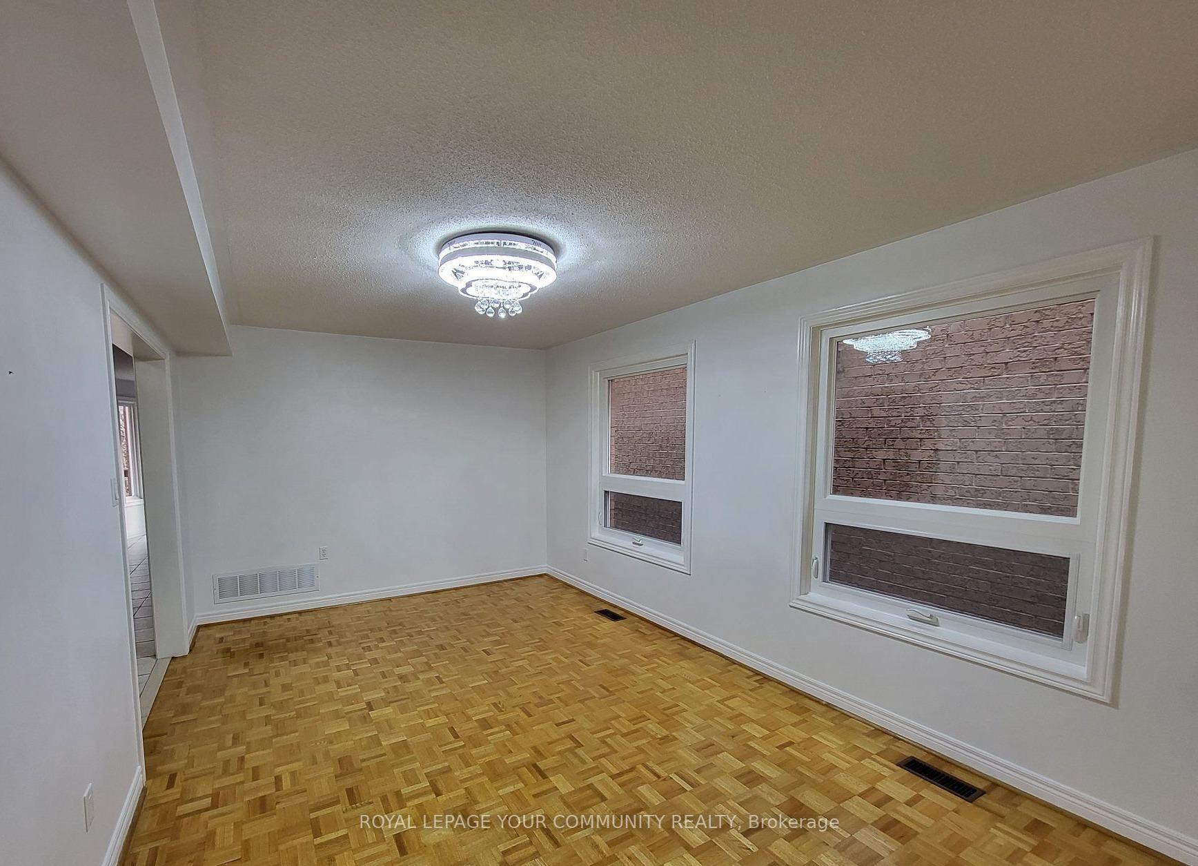 Photo 4 of 37 Giotto Crescent, Vaughan, Maple — HOMEH