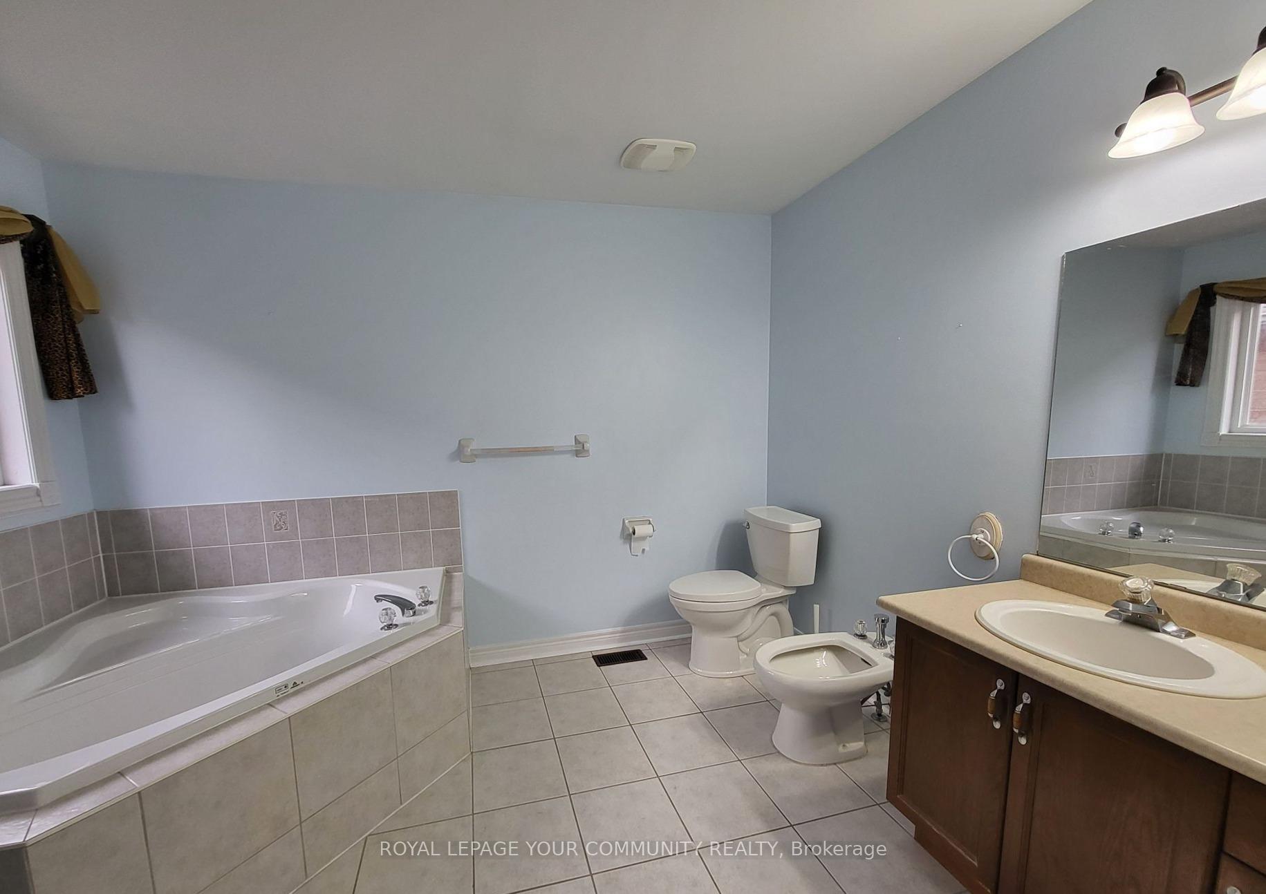 Photo 6 of 37 Giotto Crescent, Vaughan, Maple — HOMEH