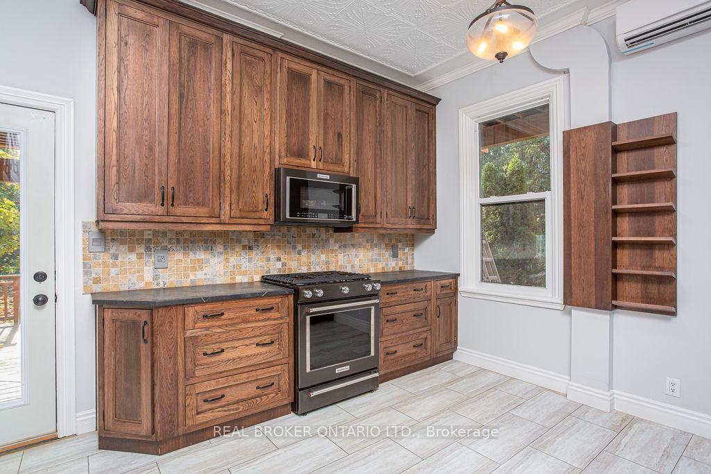 Photo 12 of Unit B, 9 Stanley Avenue, Hamilton, Kirkendall — HOMEH