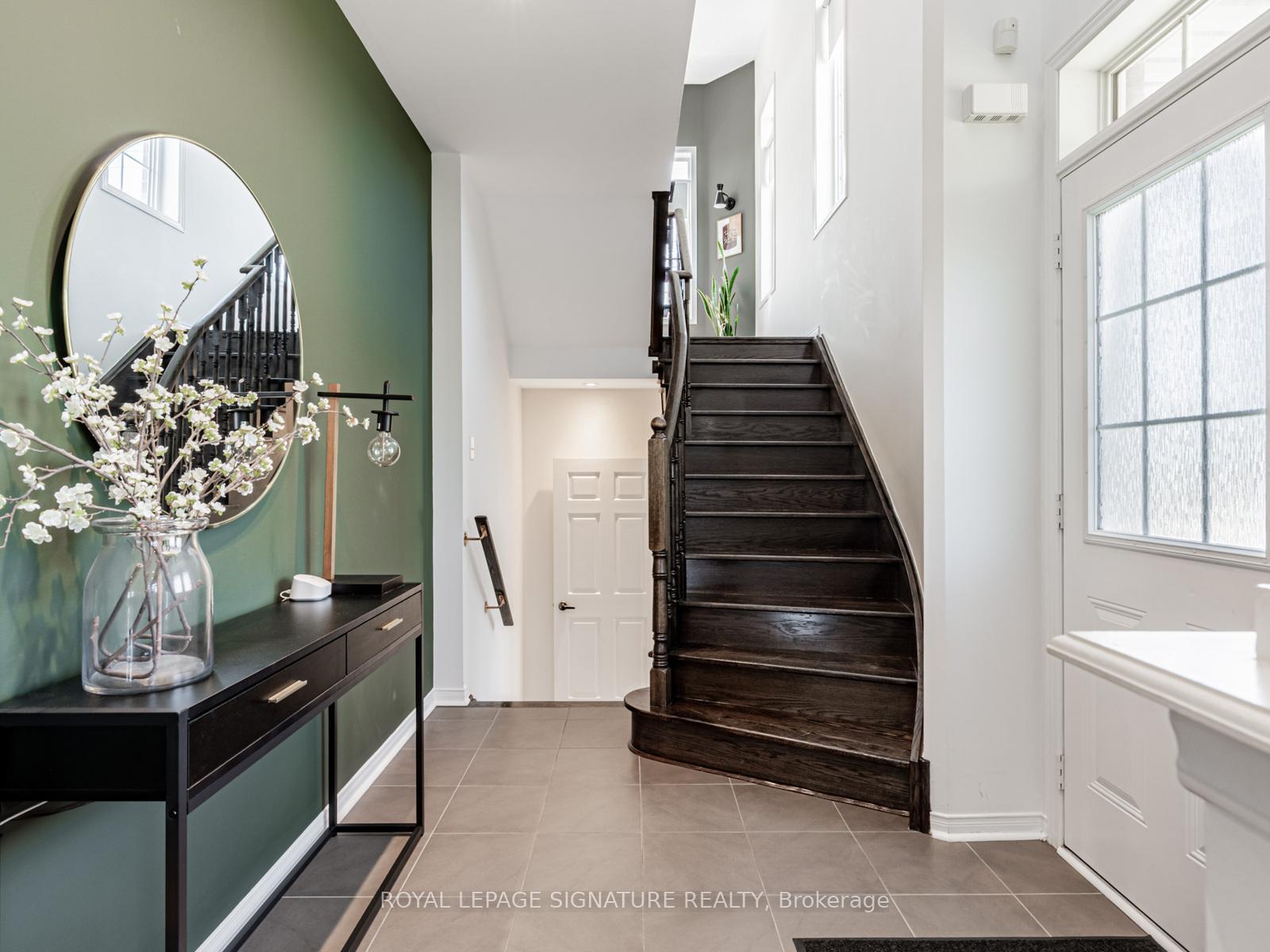 Photo 2 of 171 Wolf Creek Crescent, Vaughan, Patterson — HOMEH