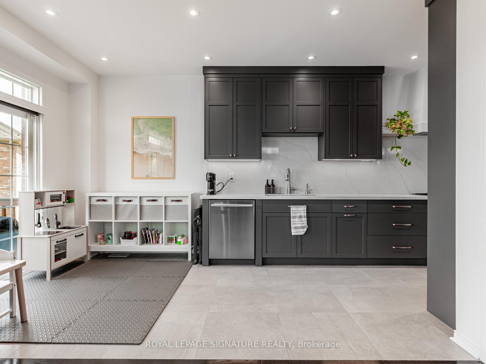 Photo 26 of 171 Wolf Creek Crescent, Vaughan, Patterson — HOMEH