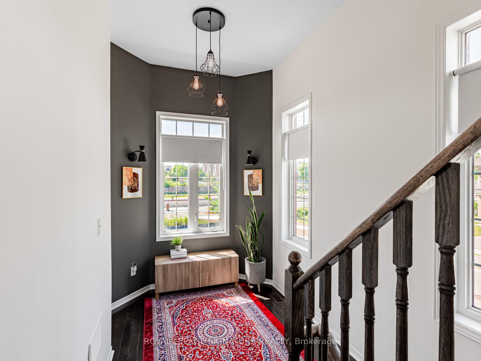 Photo 8 of 171 Wolf Creek Crescent, Vaughan, Patterson — HOMEH