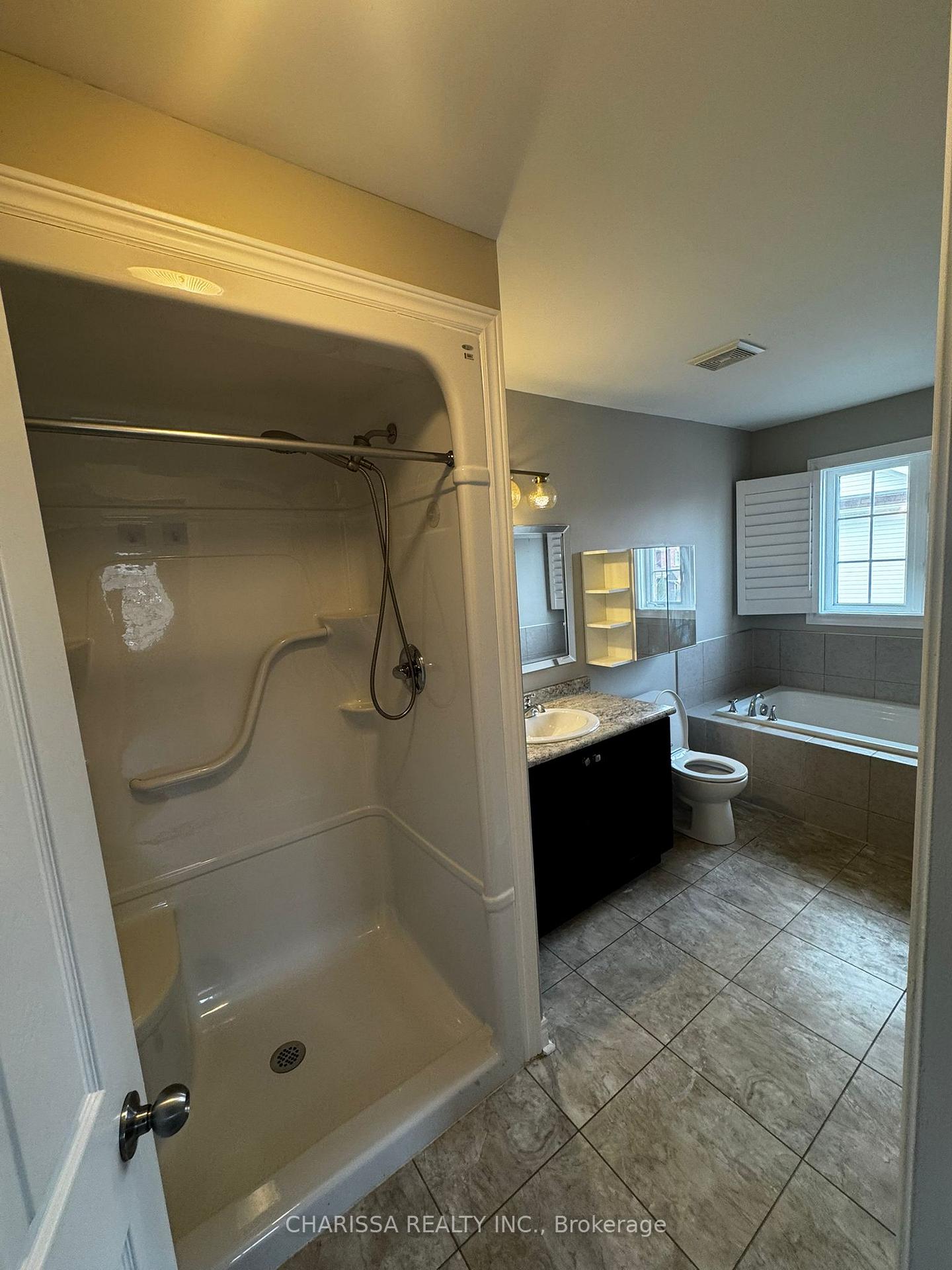 Photo 10 of Unit Upper, 74 Westover Drive E, Clarington, Bowmanville — HOMEH