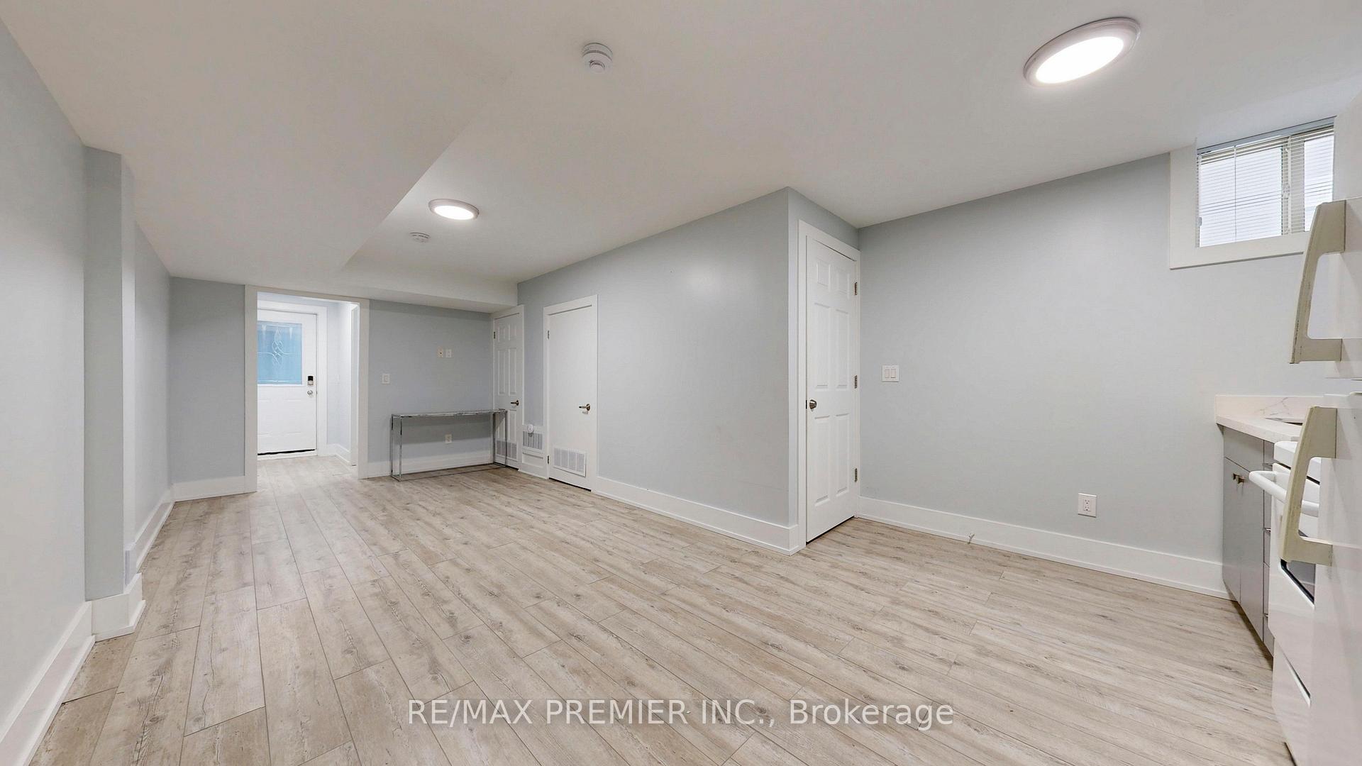 Photo 13 of 32 Amherst Avenue, Toronto, Oakwood Village — HOMEH