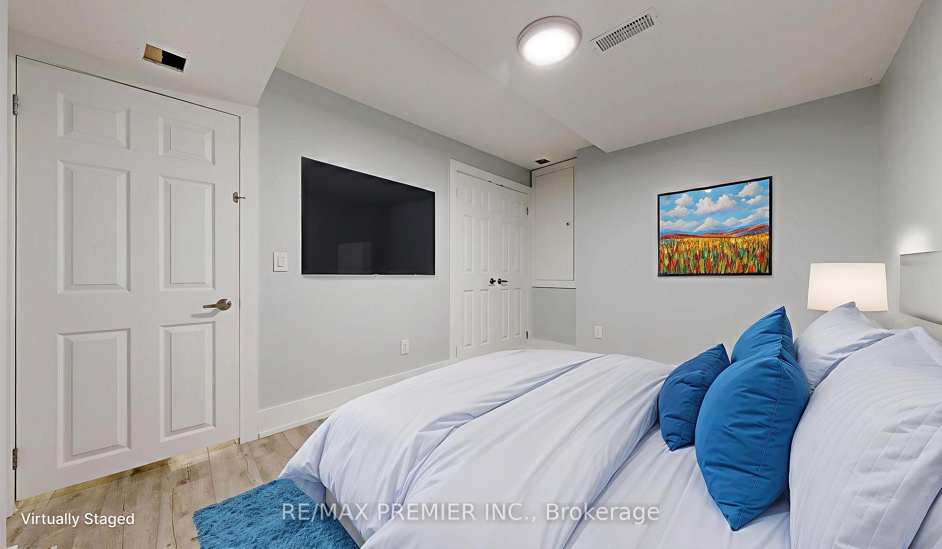 Photo 20 of 32 Amherst Avenue, Toronto, Oakwood Village — HOMEH