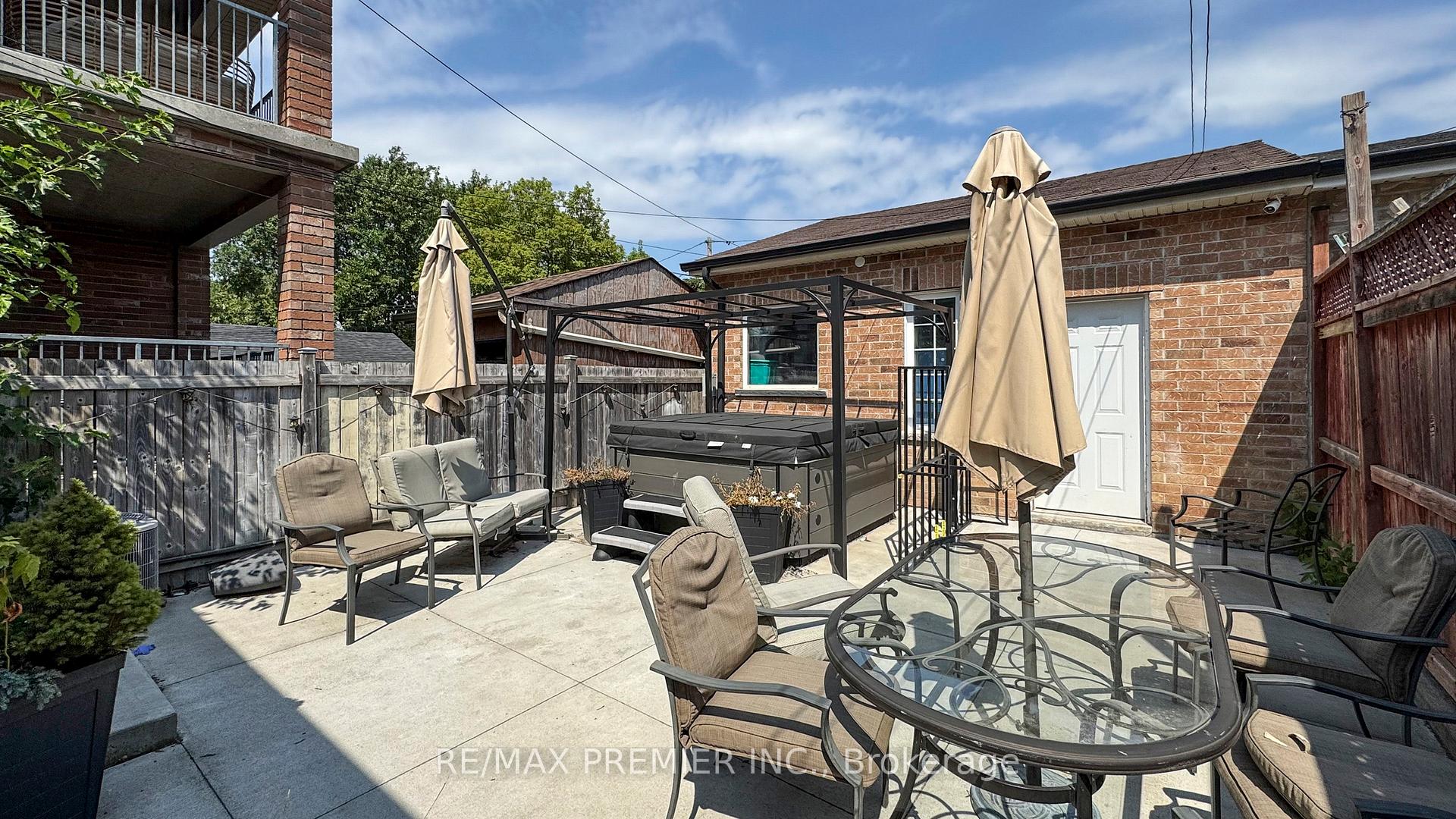 Photo 23 of 32 Amherst Avenue, Toronto, Oakwood Village — HOMEH