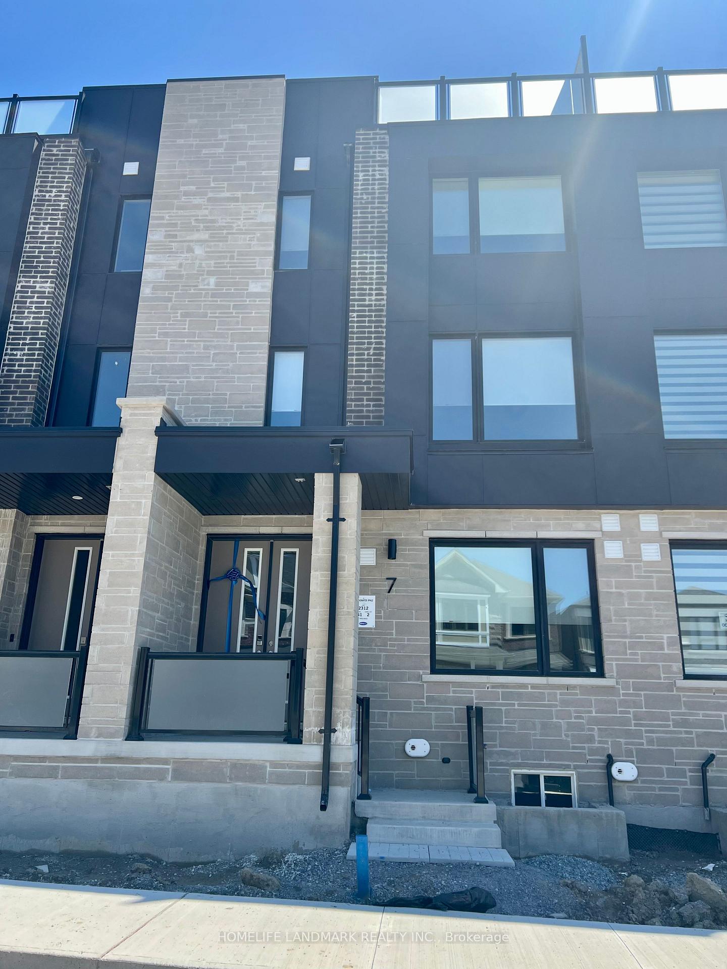 Front of 7 Wisla Avenue
