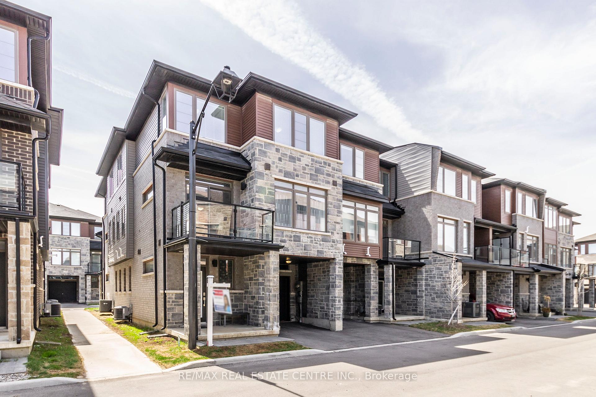 Photo 5 of Unit 121, 30 Times Square Boulevard, Hamilton, Stoney Creek — HOMEH