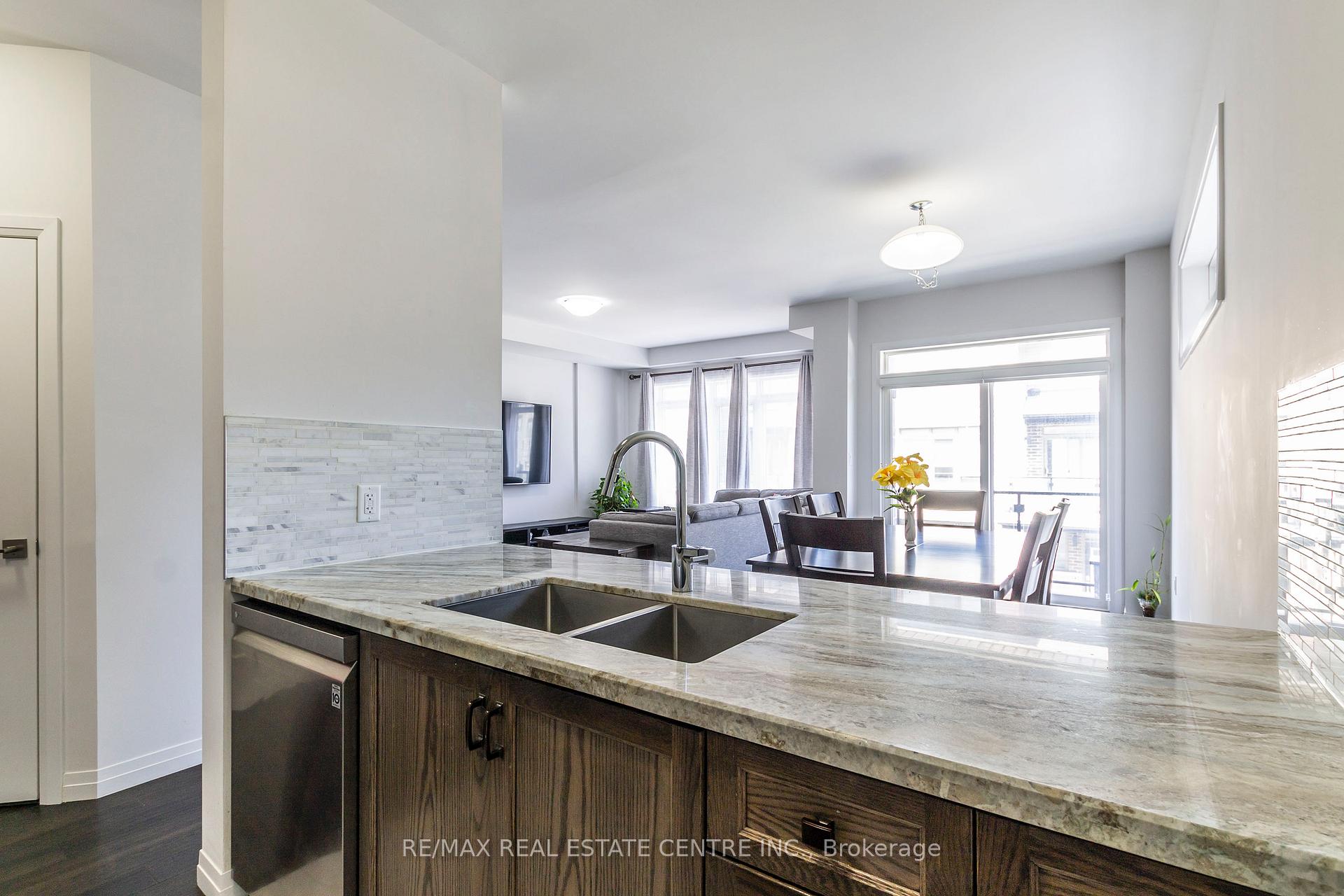 Photo 14 of Unit 121, 30 Times Square Boulevard, Hamilton, Stoney Creek — HOMEH