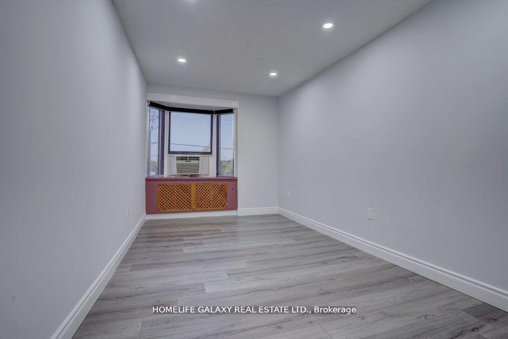 Photo 5 of Unit Upper 3, 92 Bond Street, Oshawa, O'Neill — HOMEH