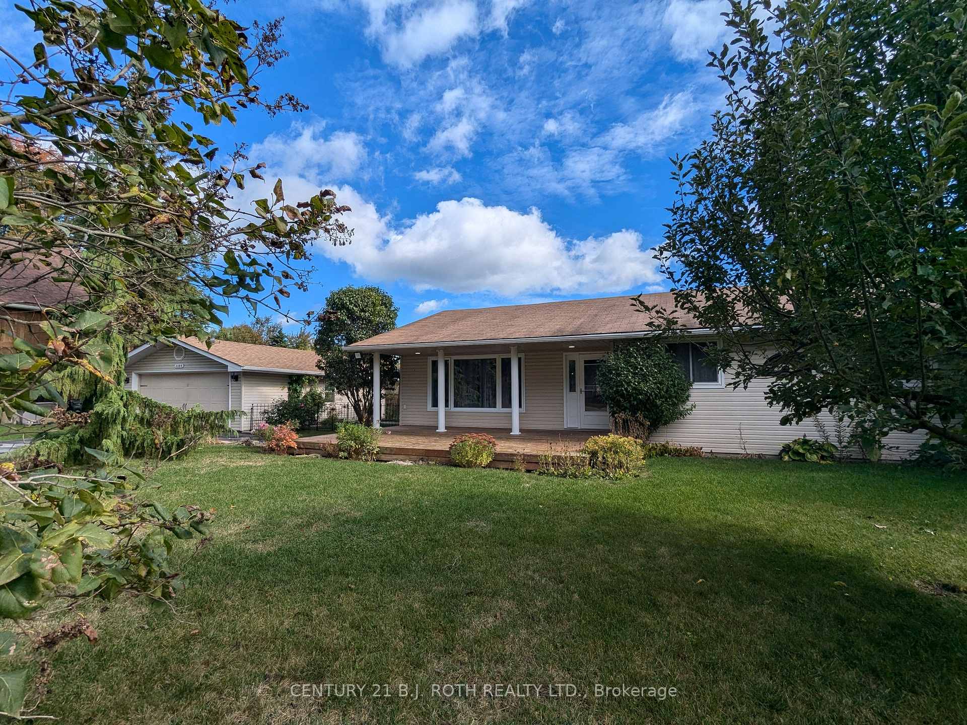 Photo 3 of 2209 Alderslea Crescent, Innisfil, Alcona — HOMEH