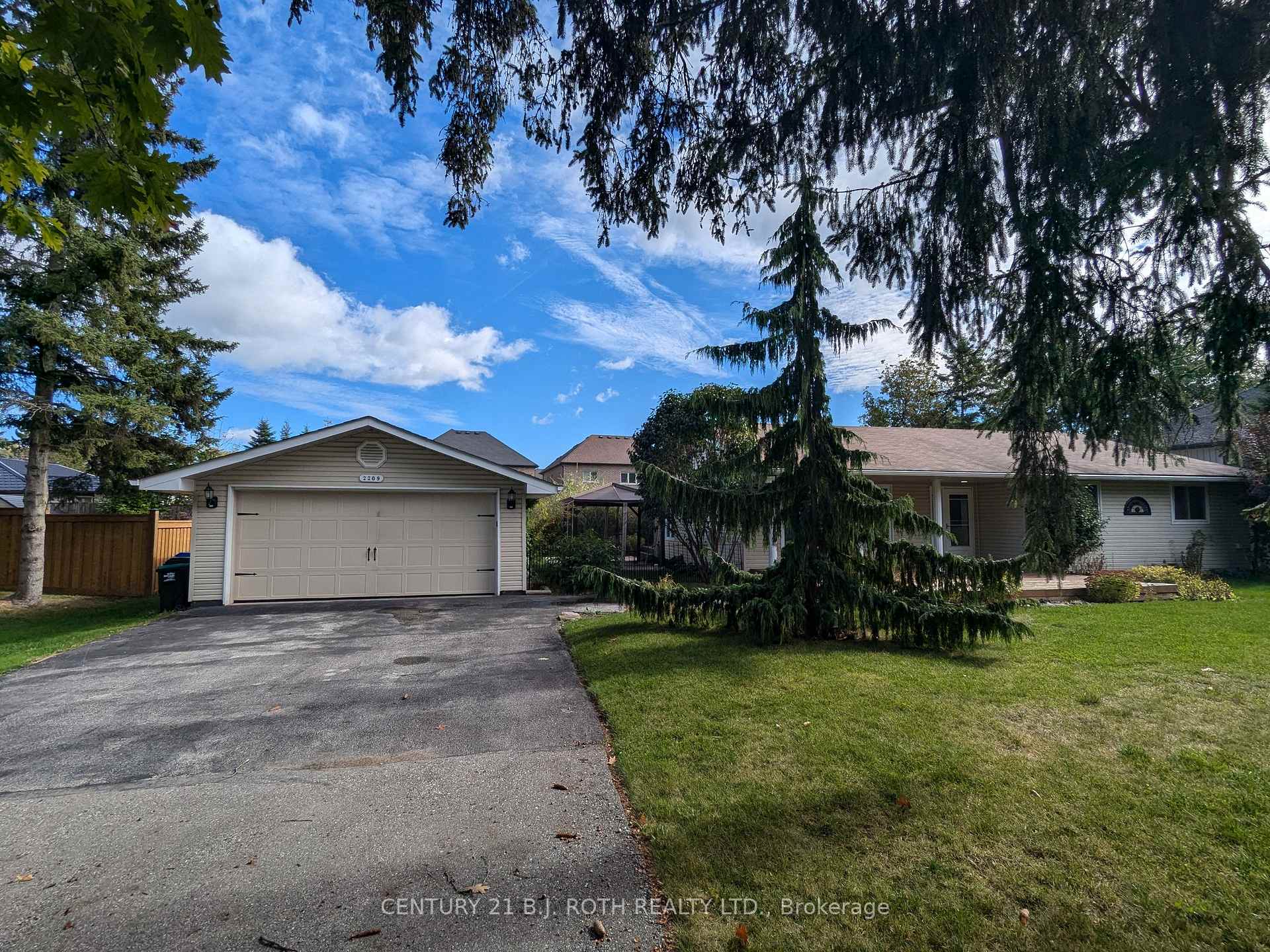 Photo 5 of 2209 Alderslea Crescent, Innisfil, Alcona — HOMEH