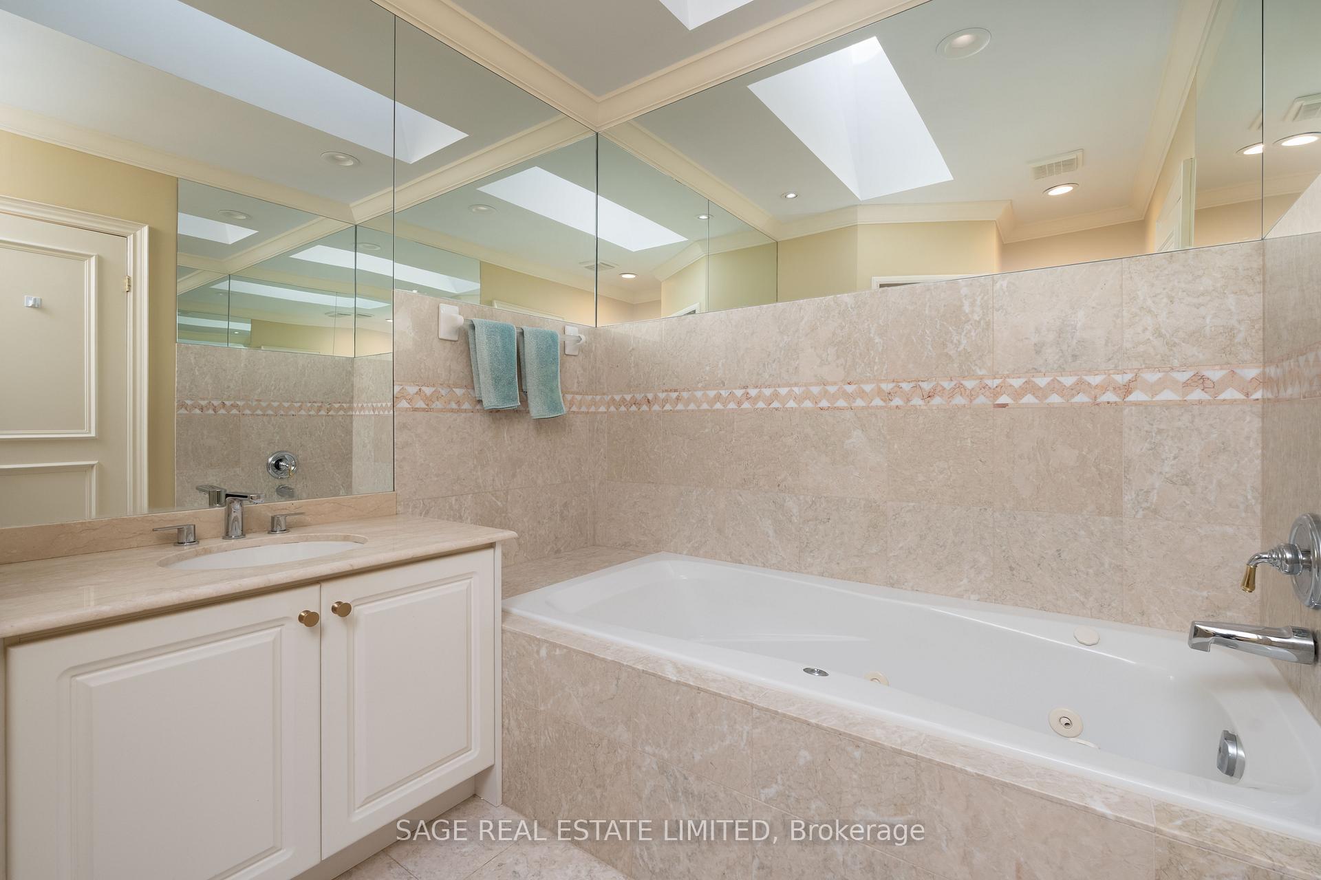 Photo 23 of 261 Jedburgh Road, Toronto, Lawrence Park North — HOMEH