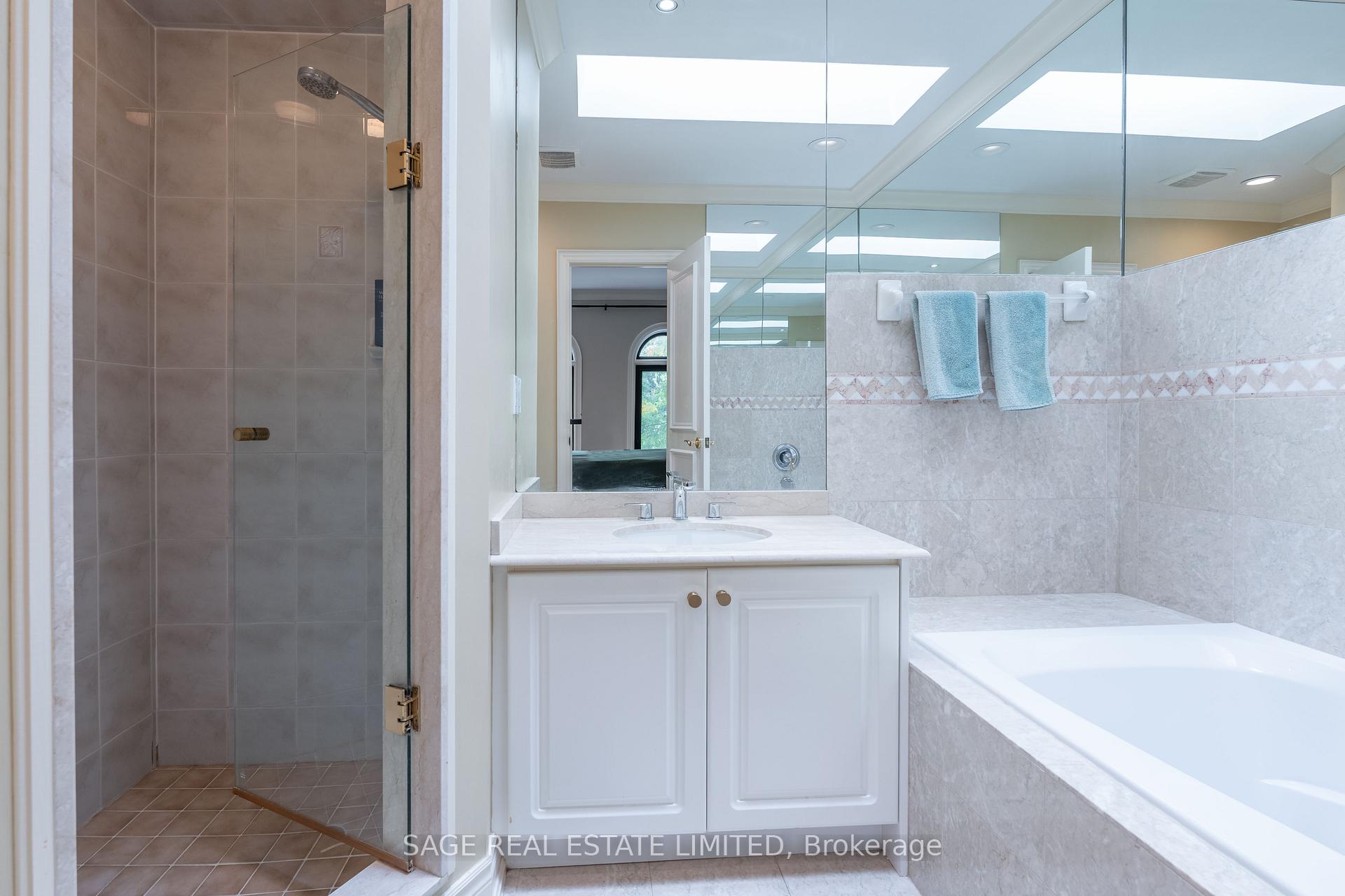 Photo 18 of 261 Jedburgh Road, Toronto, Lawrence Park North — HOMEH