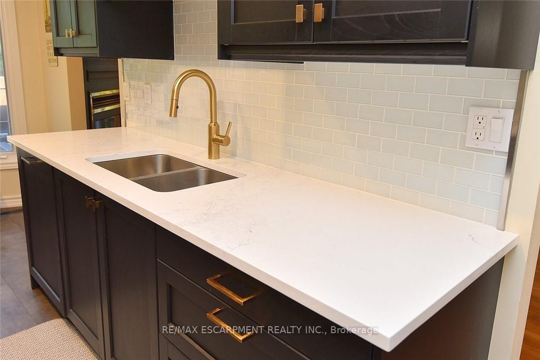 Photo 11 of Unit 59, 175 Fiddlers Green Road, Hamilton, Ancaster — HOMEH