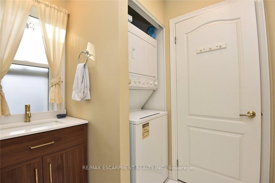 Photo 5 of Unit 59, 175 Fiddlers Green Road, Hamilton, Ancaster — HOMEH
