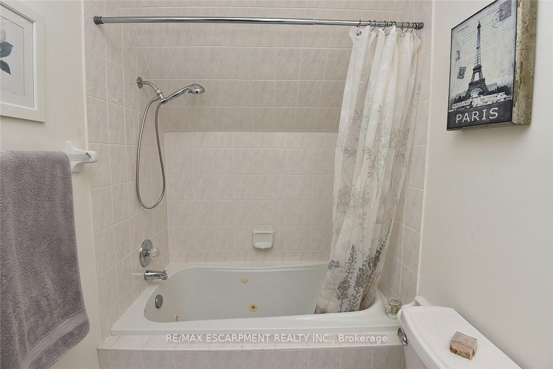 Photo 33 of Unit 59, 175 Fiddlers Green Road, Hamilton, Ancaster — HOMEH
