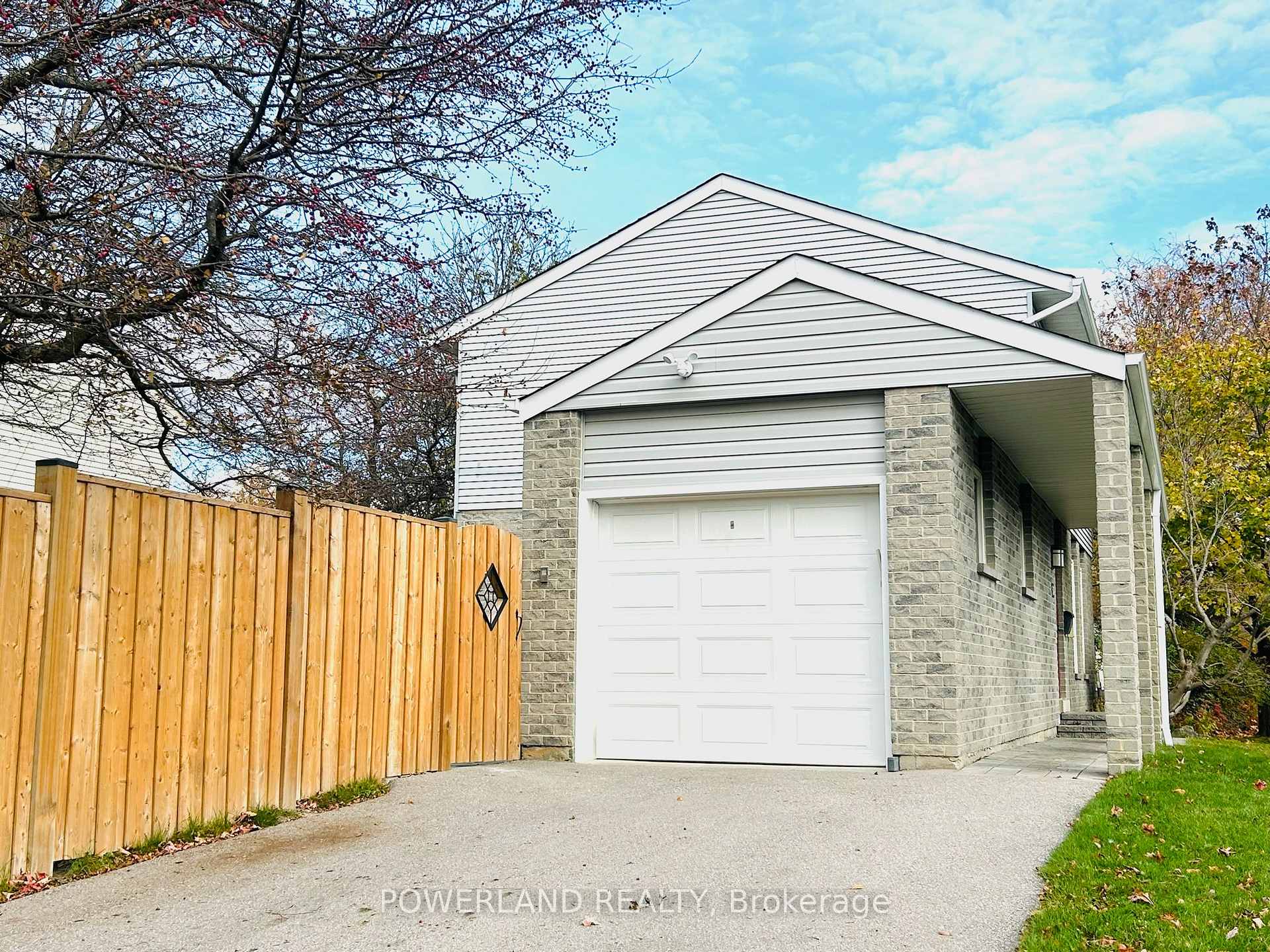 Photo 24 of 57 Sandusky Crescent, Aurora, Aurora Highlands — HOMEH