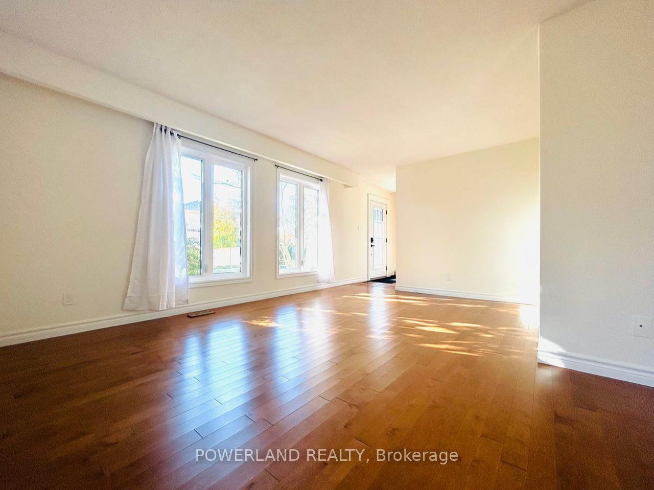 Photo 19 of 57 Sandusky Crescent, Aurora, Aurora Highlands — HOMEH