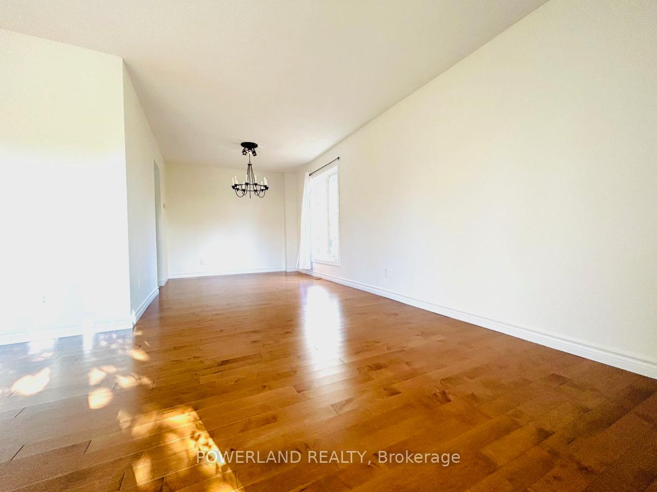 Photo 11 of 57 Sandusky Crescent, Aurora, Aurora Highlands — HOMEH