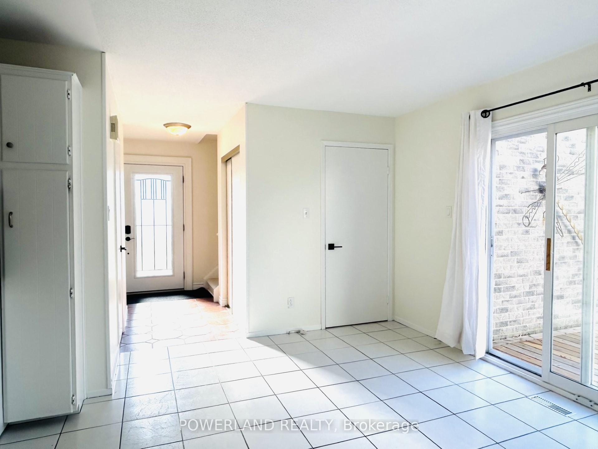 Photo 14 of 57 Sandusky Crescent, Aurora, Aurora Highlands — HOMEH