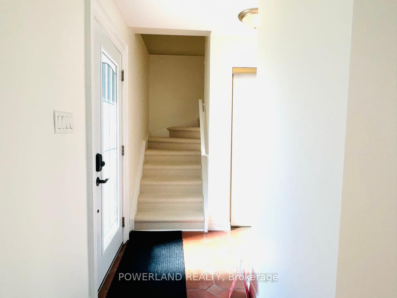 Photo 2 of 57 Sandusky Crescent, Aurora, Aurora Highlands — HOMEH