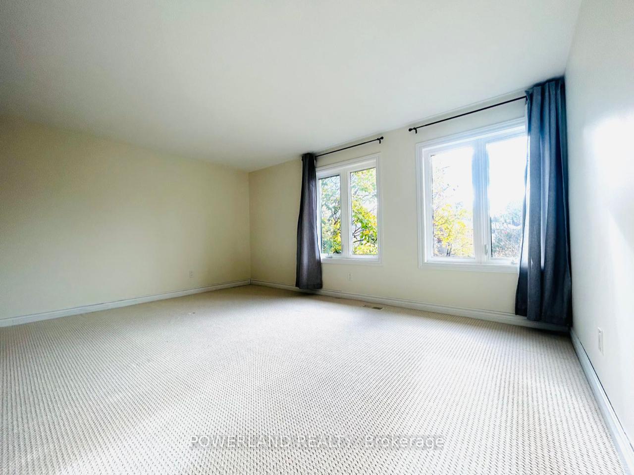 Photo 7 of 57 Sandusky Crescent, Aurora, Aurora Highlands — HOMEH