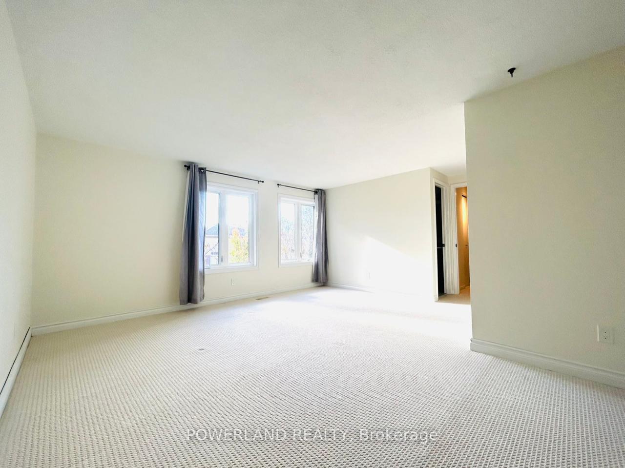 Photo 12 of 57 Sandusky Crescent, Aurora, Aurora Highlands — HOMEH