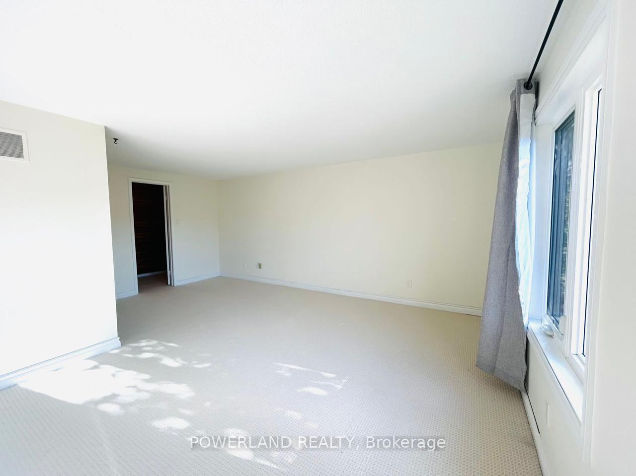 Photo 10 of 57 Sandusky Crescent, Aurora, Aurora Highlands — HOMEH