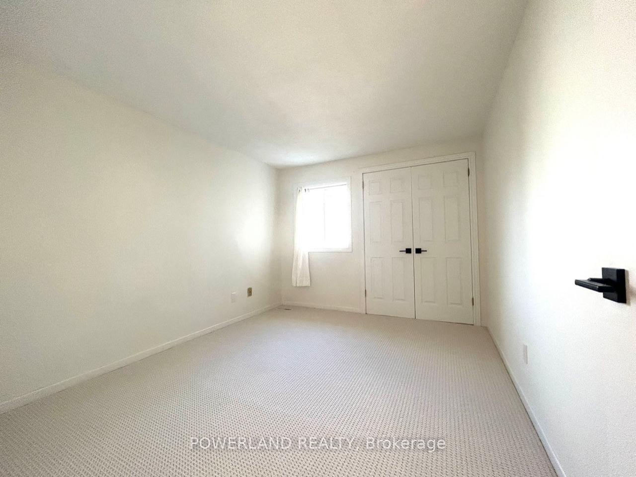 Photo 9 of 57 Sandusky Crescent, Aurora, Aurora Highlands — HOMEH