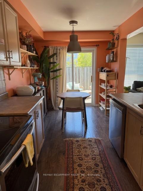 Photo 4 of Unit 38, 104 Frances Avenue, Hamilton, Stoney Creek — HOMEH