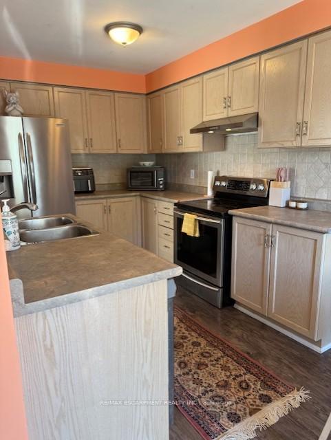 Photo 20 of Unit 38, 104 Frances Avenue, Hamilton, Stoney Creek — HOMEH