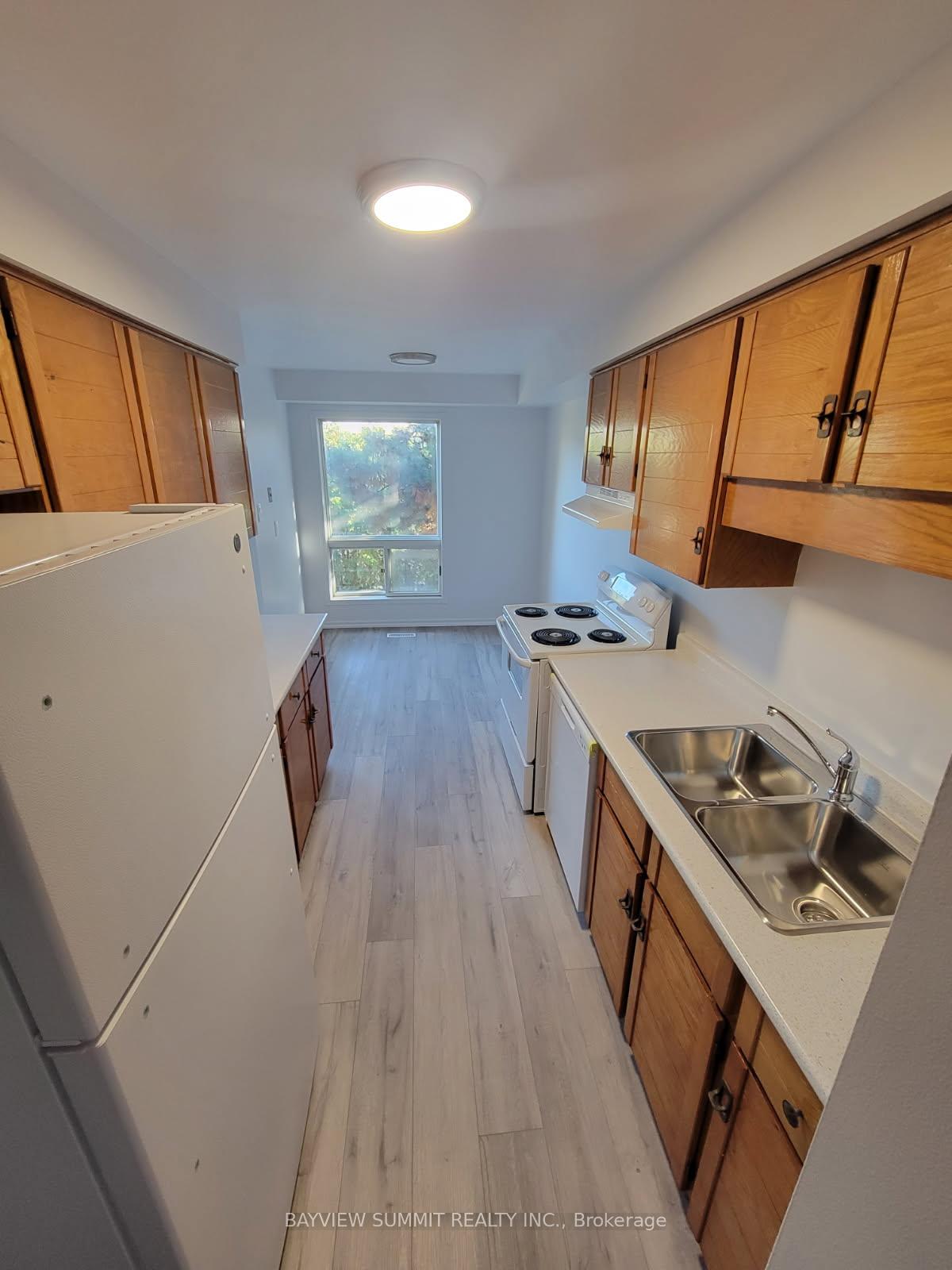Photo 5 of 10 Darby Way, Markham, Thornhill — HOMEH