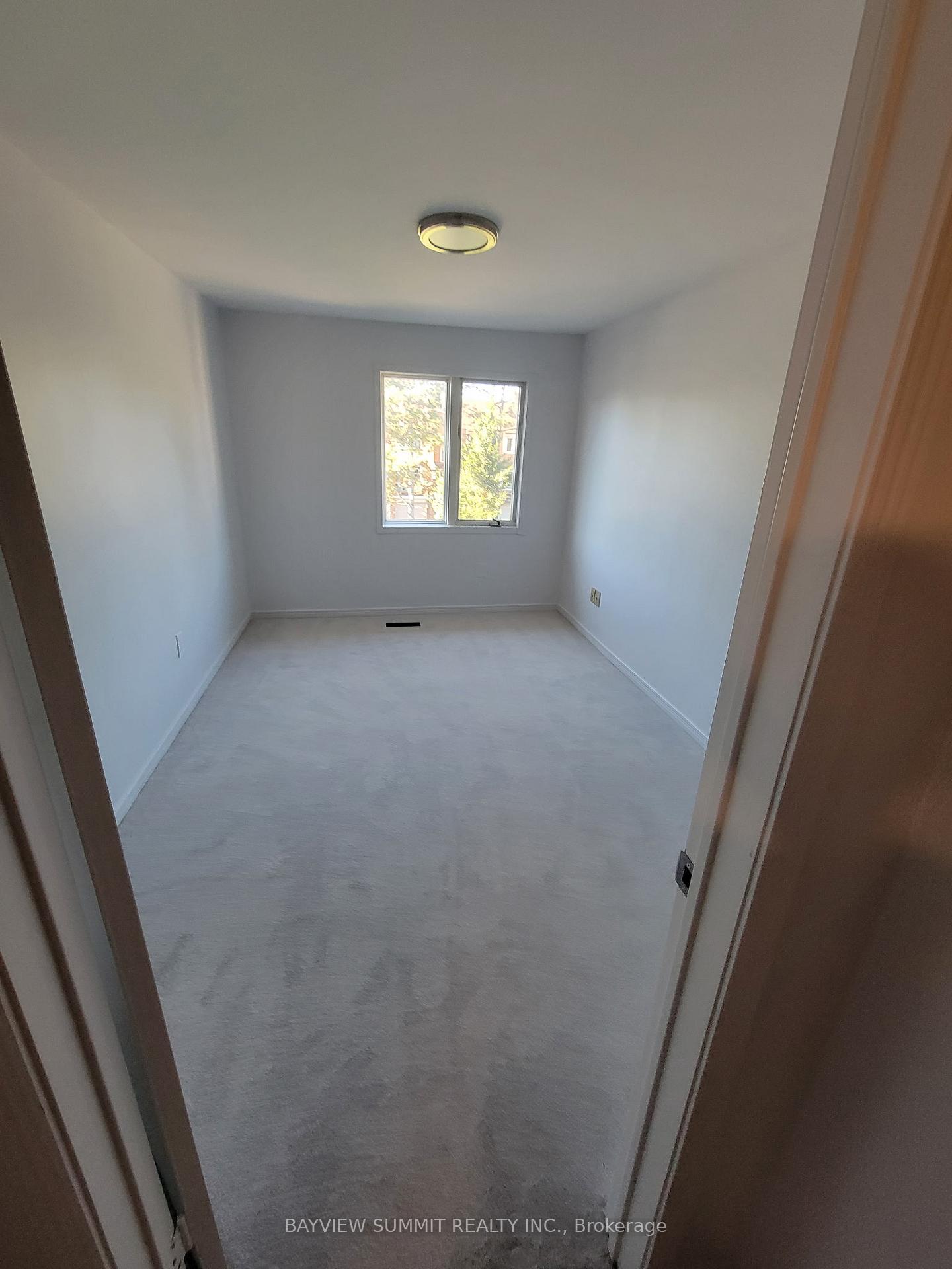 Photo 8 of 10 Darby Way, Markham, Thornhill — HOMEH
