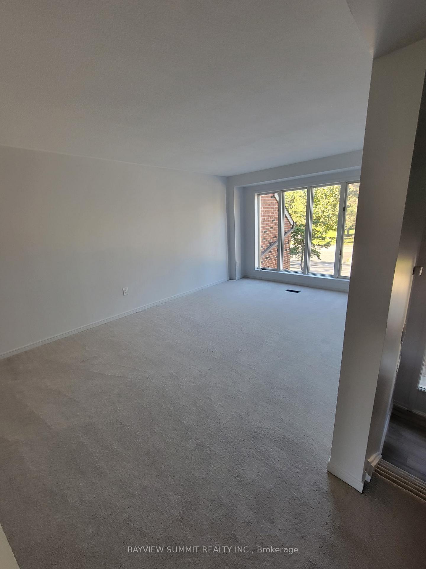 Photo 9 of 10 Darby Way, Markham, Thornhill — HOMEH