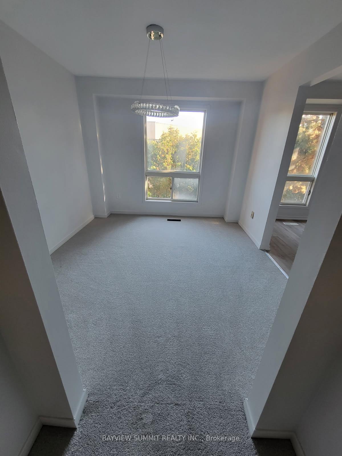 Photo 7 of 10 Darby Way, Markham, Thornhill — HOMEH