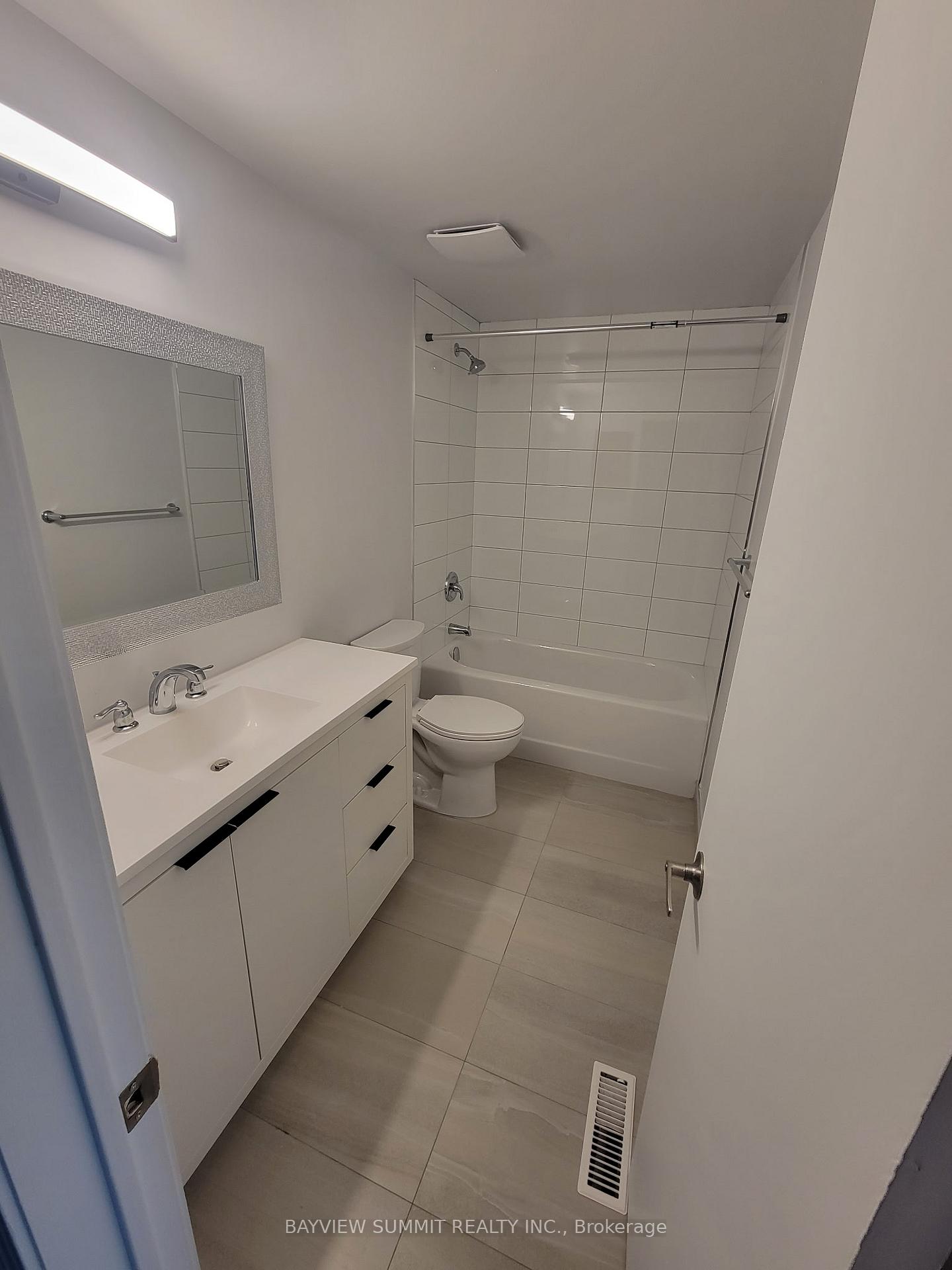 Photo 6 of 10 Darby Way, Markham, Thornhill — HOMEH