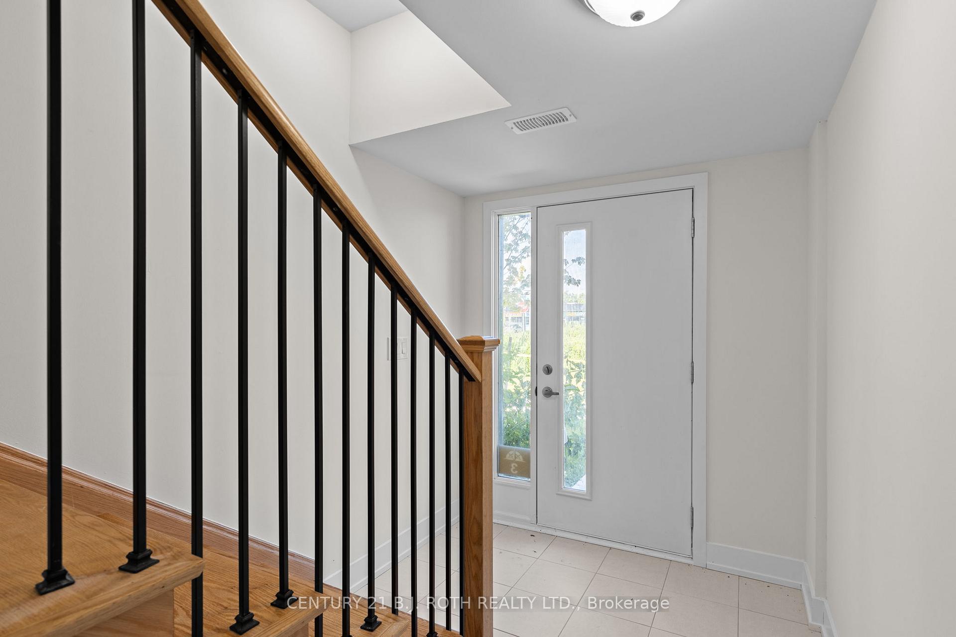 Photo 9 of 3 Mariner'S Pier Way, Orillia — HOMEH