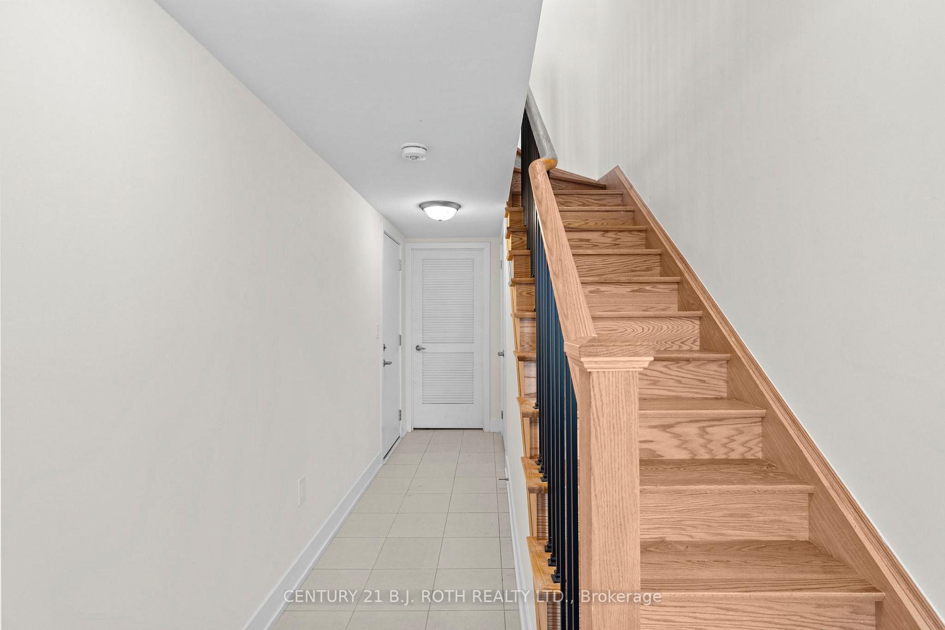 Photo 3 of 3 Mariner'S Pier Way, Orillia — HOMEH