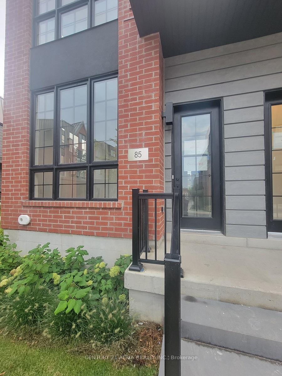 Photo 3 of 85 Alton Crescent, Vaughan, Uplands — HOMEH